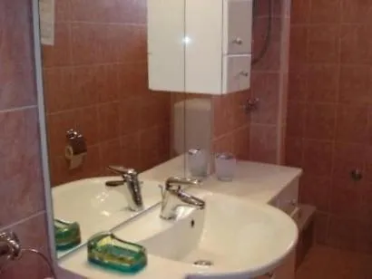Apartment In Jadranovo With Terrace, Air Conditioning, Wifi