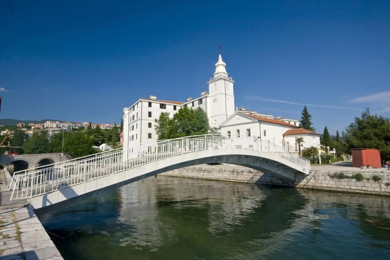 Apartment In Jadranovo With Terrace, Air Conditioning, Wifi Croatia