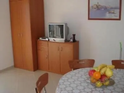 Apartment In Jadranovo With Terrace, Air Conditioning, Wifi